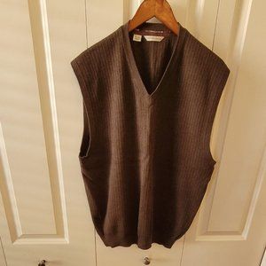 Cutter & Buck Cotton Sleeveless Cotton V-Neck.  Size XL.  NWOT.